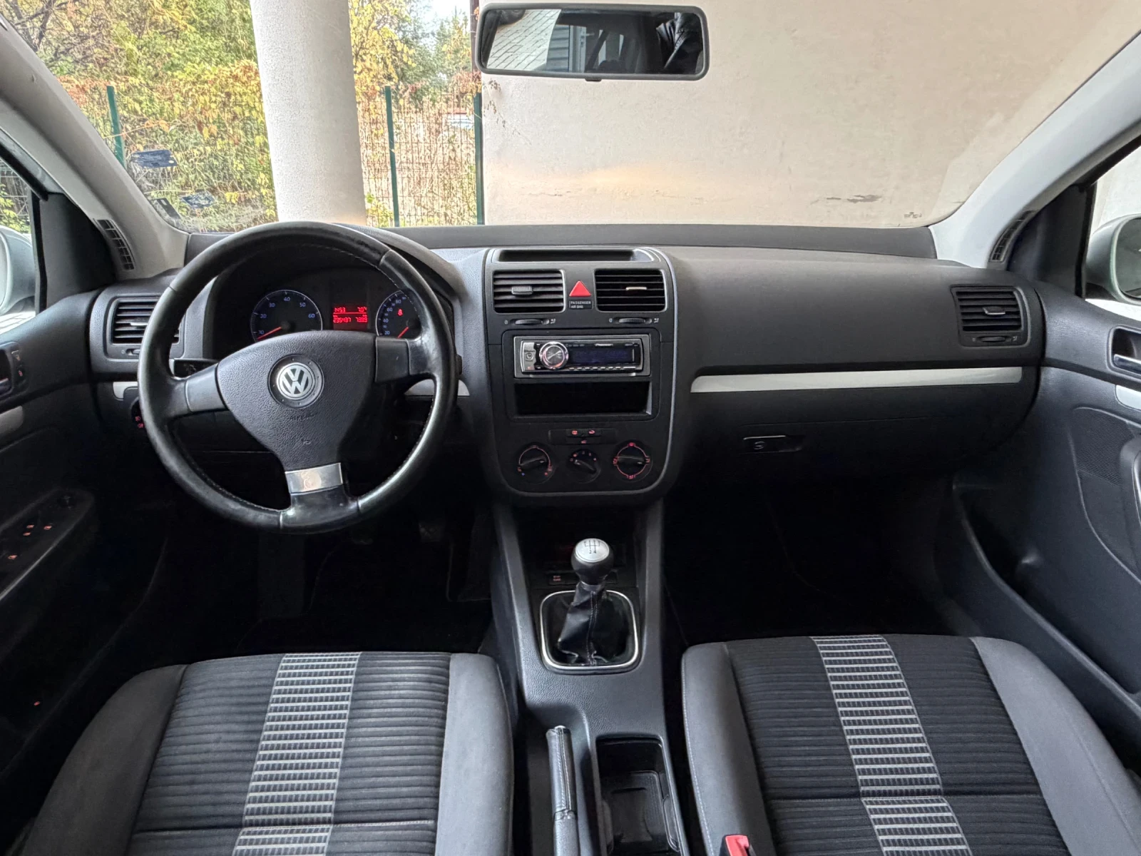 VW Golf Comfortline Бензен- Газ!, снимка 11 - Автомобили и джипове - 56684141