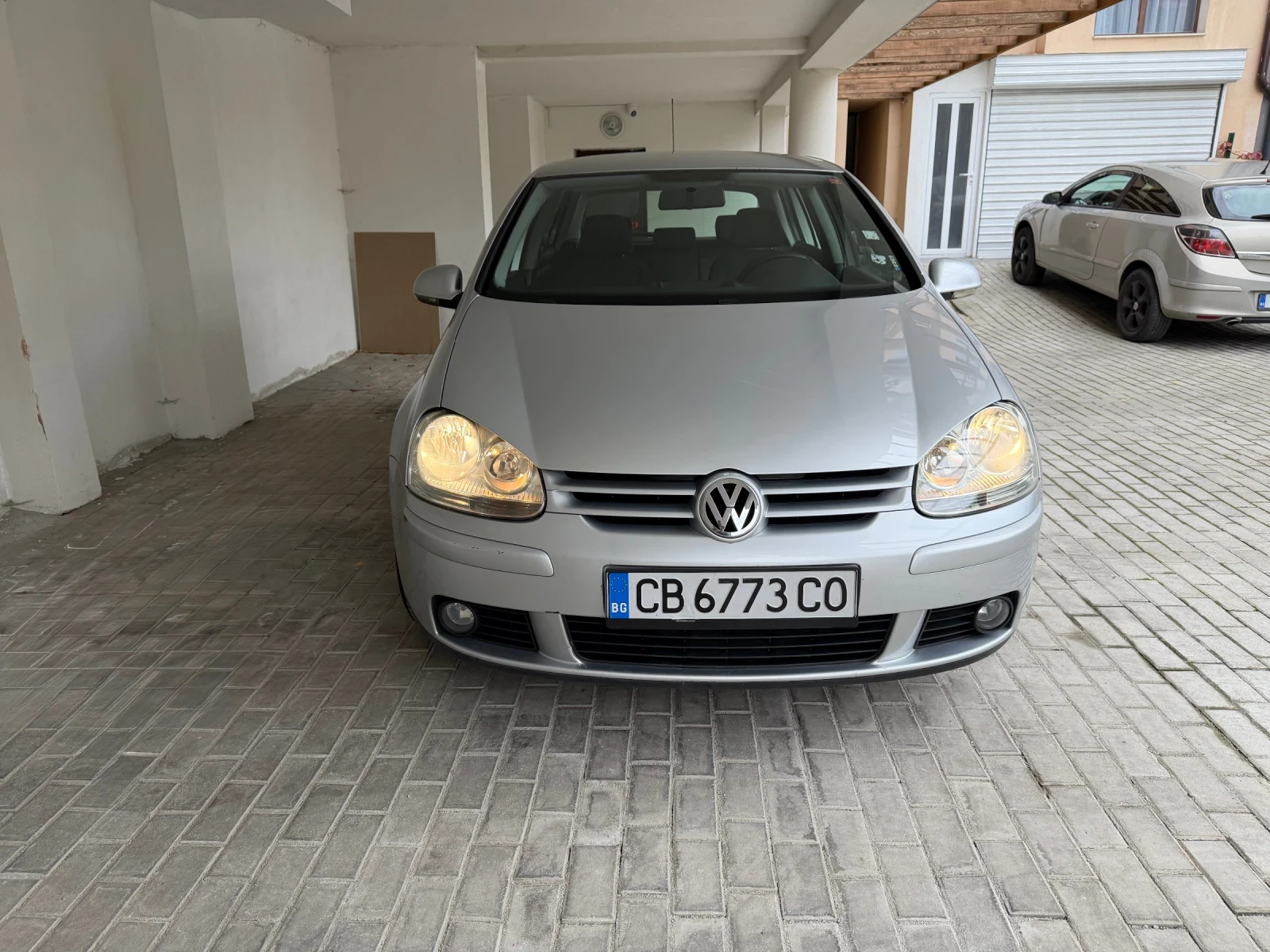VW Golf Comfortline Бензен- Газ!, снимка 2 - Автомобили и джипове - 56684141