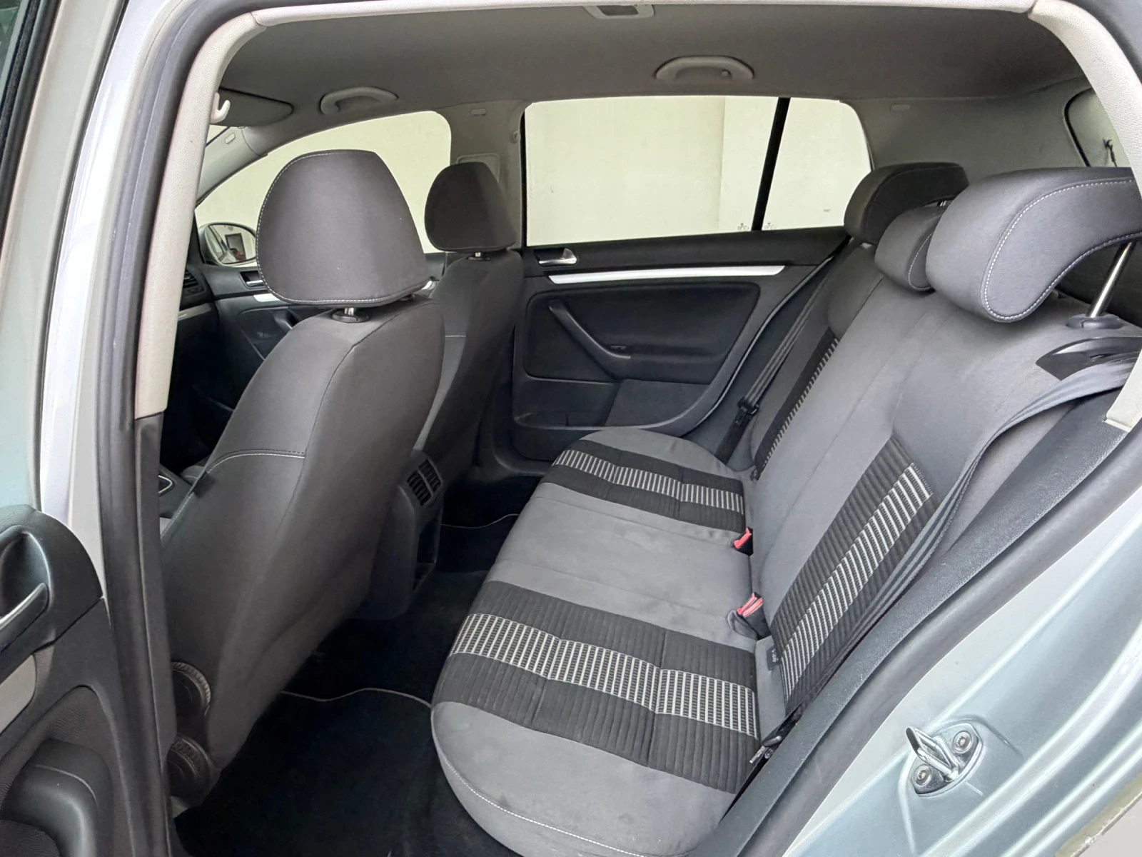 VW Golf Comfortline Бензен- Газ!, снимка 10 - Автомобили и джипове - 56684141