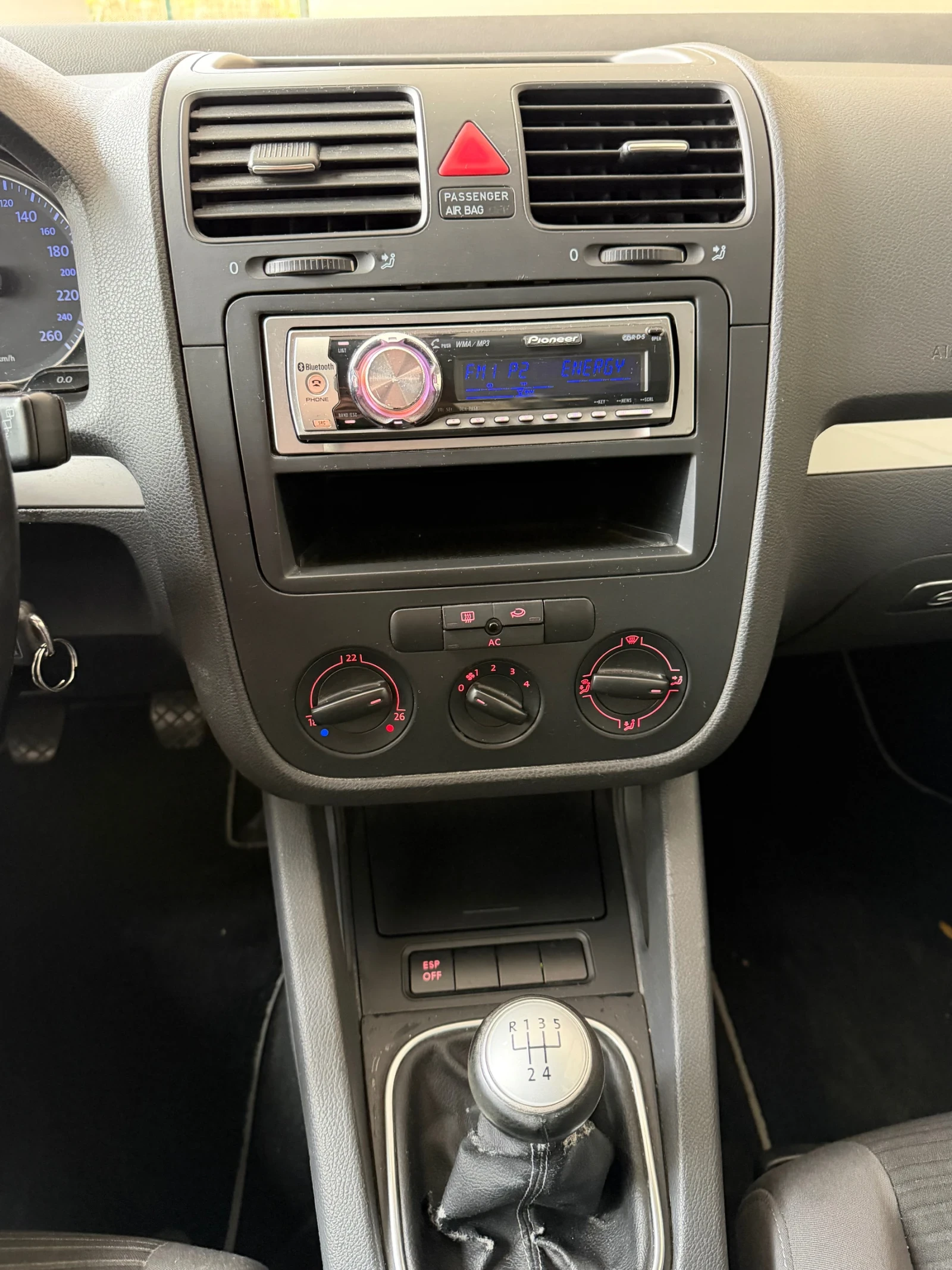 VW Golf Comfortline Бензен- Газ!, снимка 15 - Автомобили и джипове - 56684141