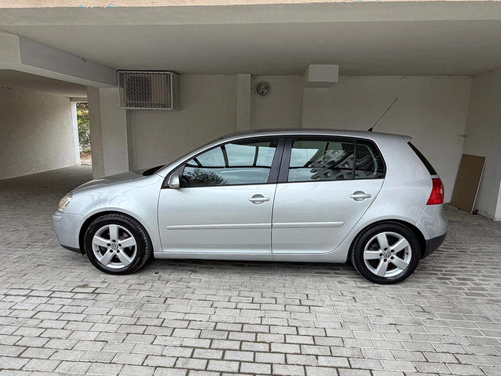 VW Golf Comfortline Бензен- Газ!, снимка 8 - Автомобили и джипове - 56684141