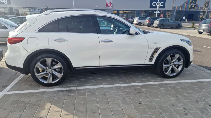 Infiniti QX70, снимка 8 - Автомобили и джипове - 47468078