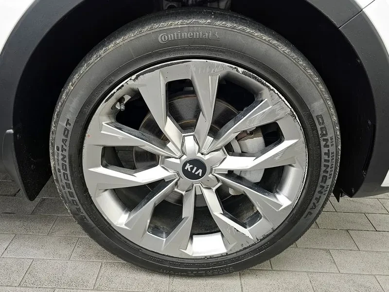 Kia Sorento 2.2 CRDI 4WD - САМО 30% АВАНС, снимка 5 - Автомобили и джипове - 56018256