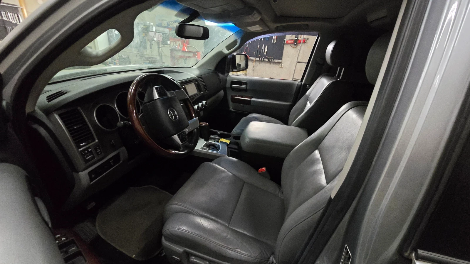 Toyota Sequoia Platinum  - изображение 2