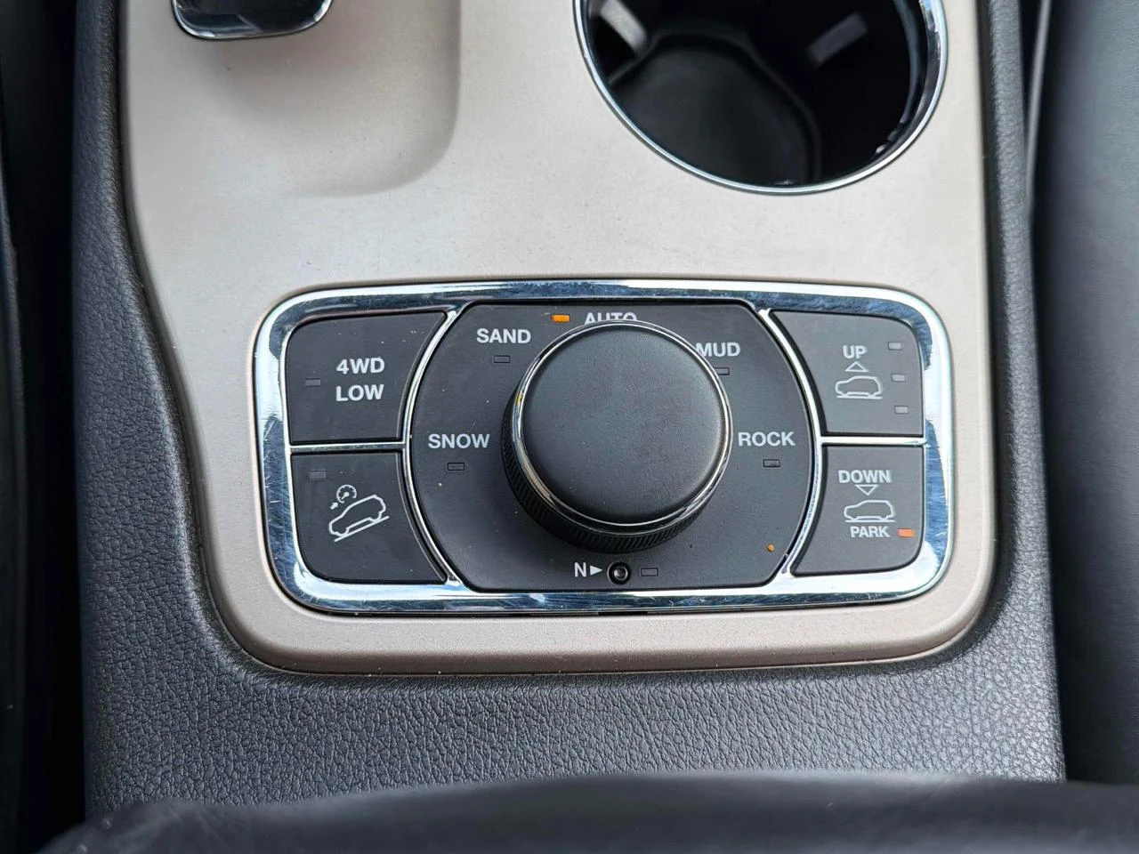 Jeep Grand cherokee Summit 5.7* 2 Комплекта джанти* Обдух* Distronic, снимка 14 - Автомобили и джипове - 53903423