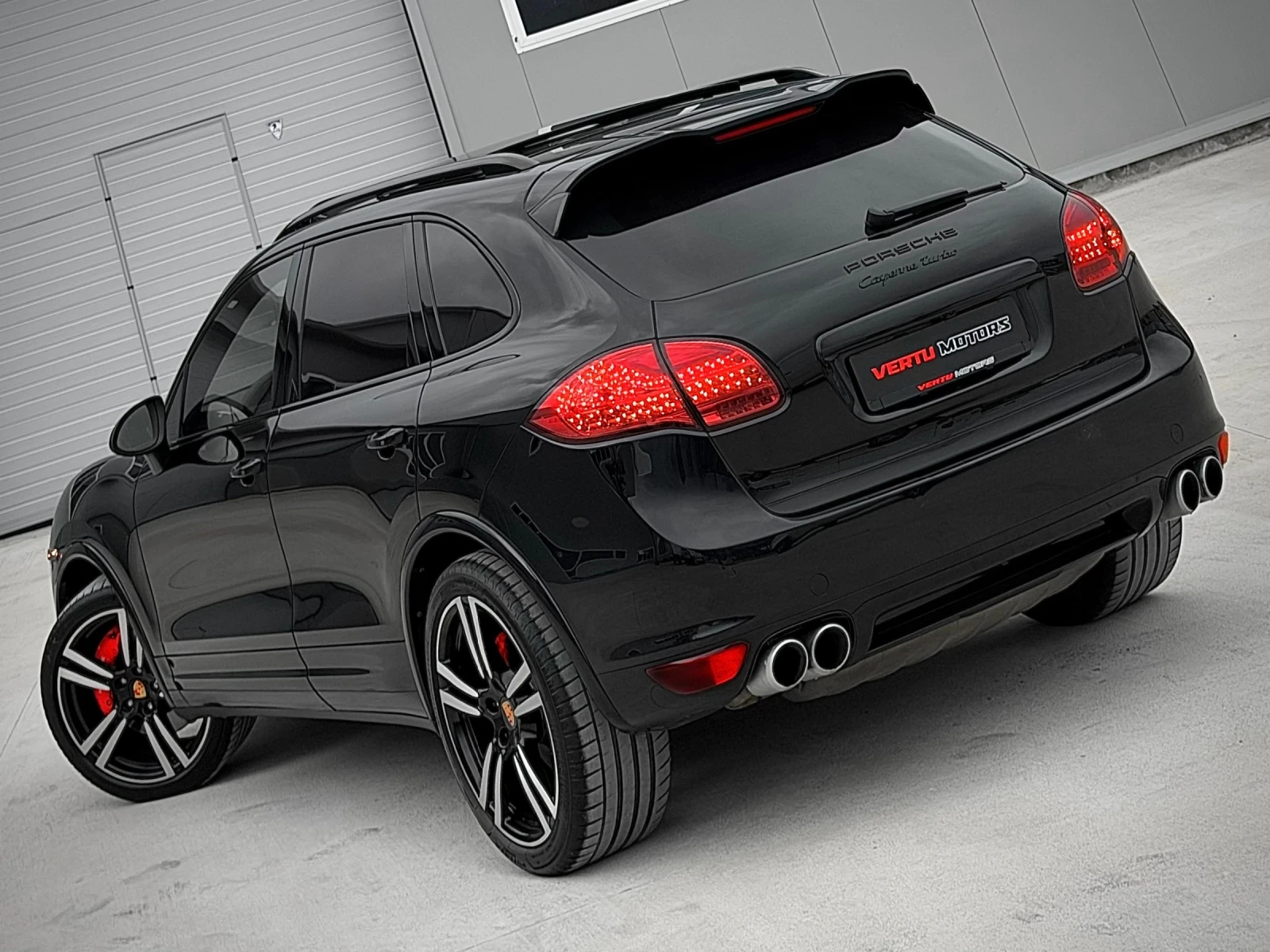 Porsche Cayenne TURBO/ 600ps/ PANO/ 3xTV/ BOSE/ CAMERA/ F1, снимка 6 - Автомобили и джипове - 54195290