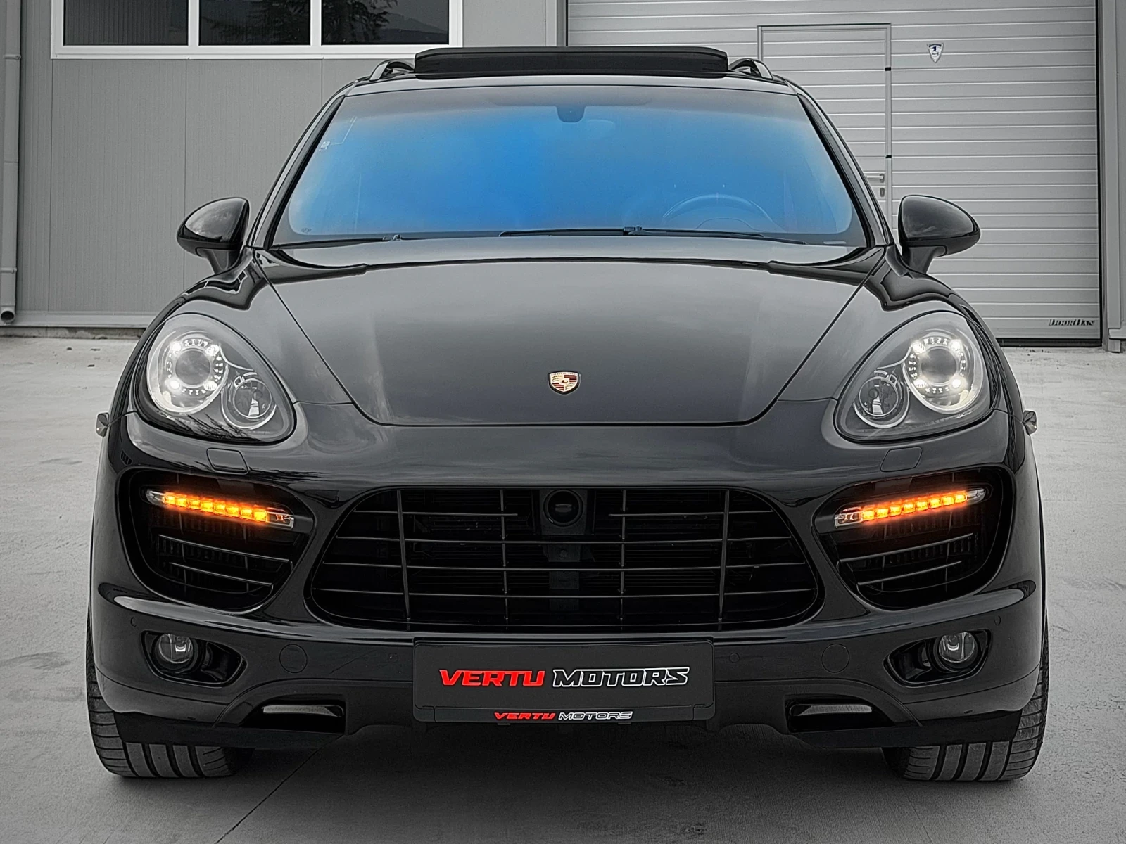 Porsche Cayenne TURBO/ 600ps/ PANO/ 3xTV/ BOSE/ CAMERA/ F1, снимка 3 - Автомобили и джипове - 54195290