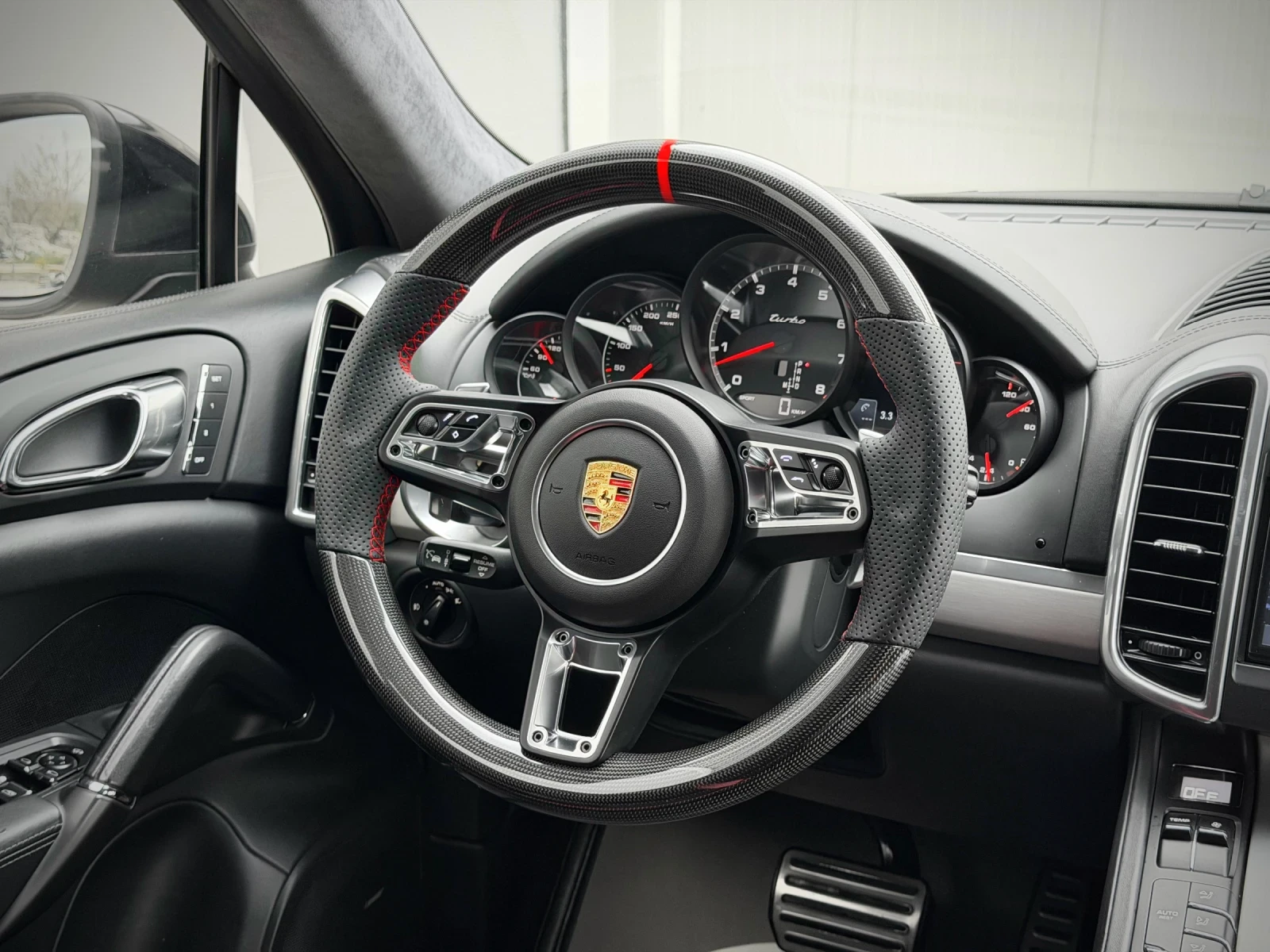 Porsche Cayenne TURBO/ 600ps/ PANO/ 3xTV/ BOSE/ CAMERA/ F1, снимка 9 - Автомобили и джипове - 54195290