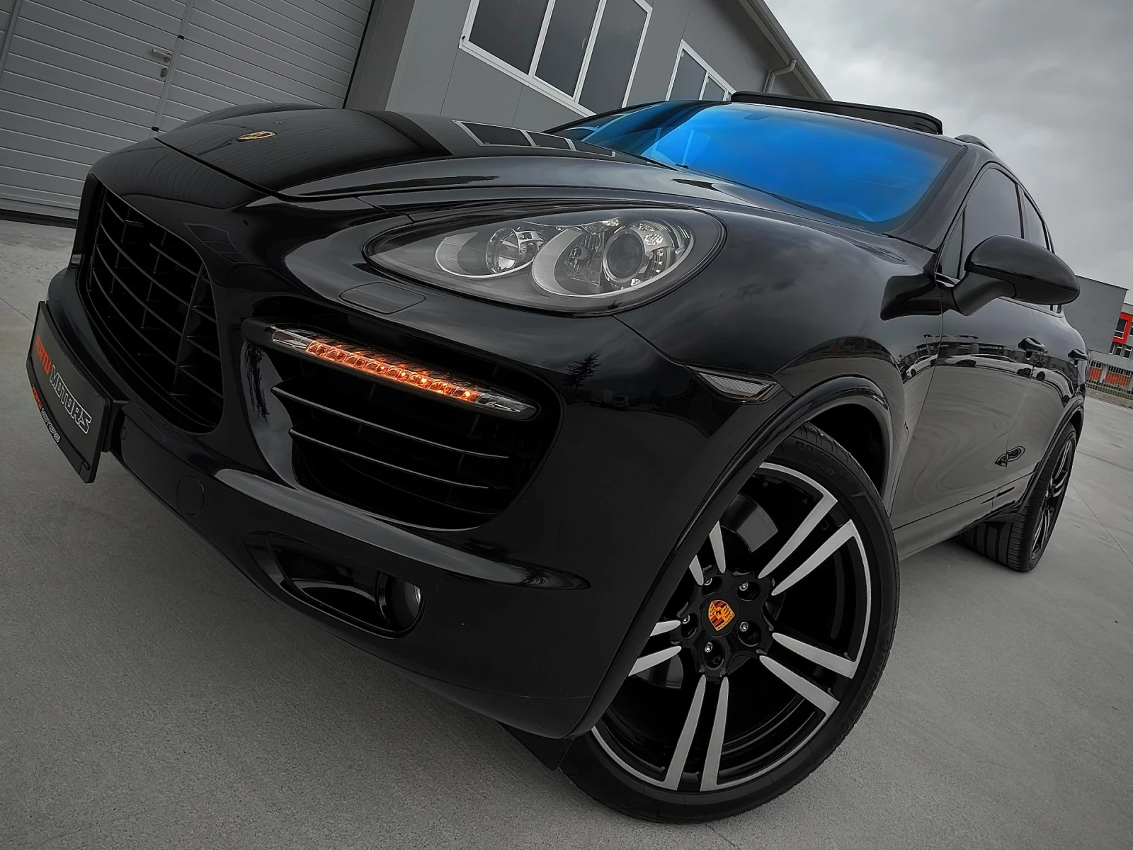 Porsche Cayenne TURBO/ 600ps/ PANO/ 3xTV/ BOSE/ CAMERA/ F1, снимка 17 - Автомобили и джипове - 54195290