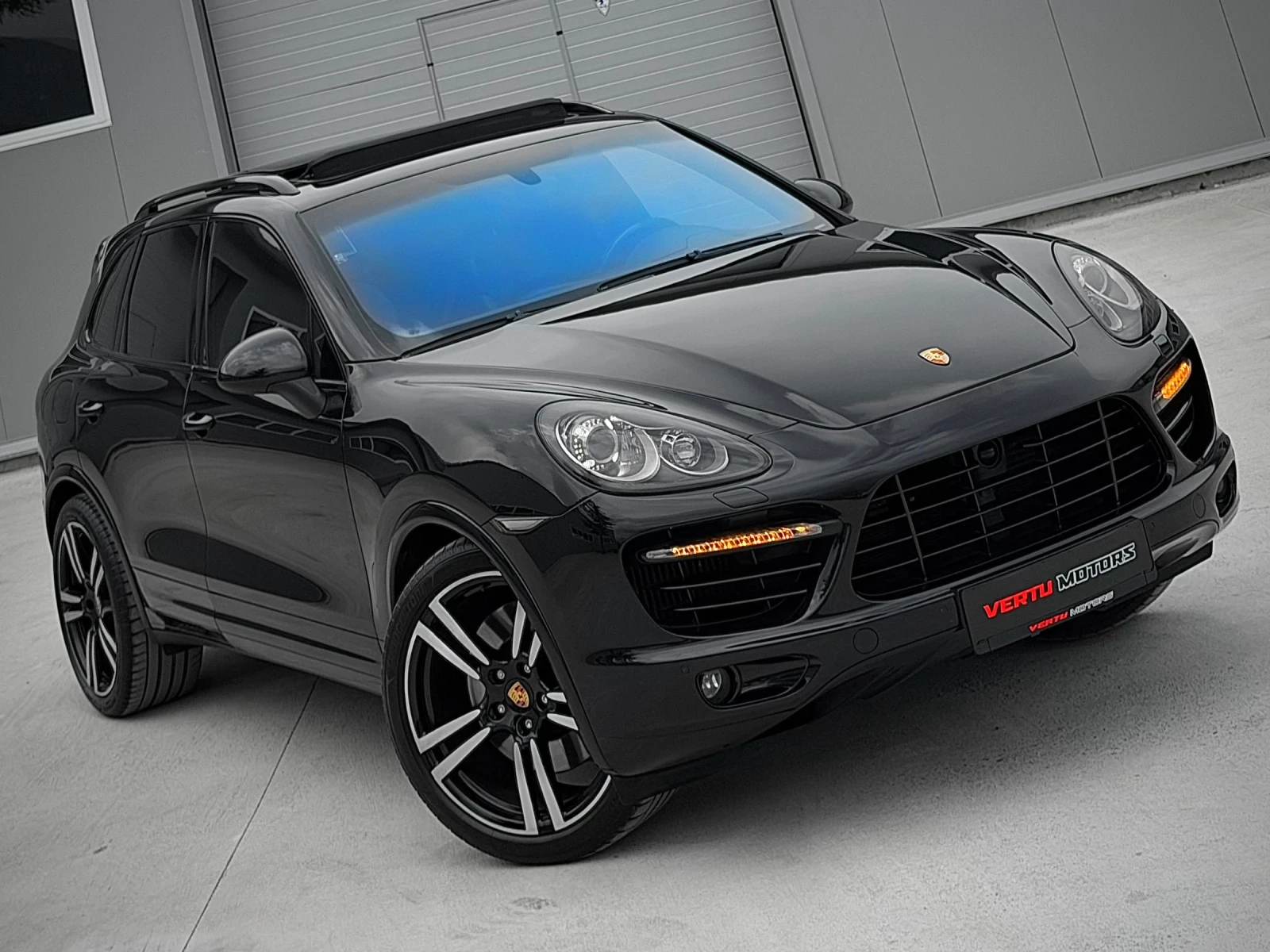Porsche Cayenne TURBO/ 600ps/ PANO/ 3xTV/ BOSE/ CAMERA/ F1, снимка 4 - Автомобили и джипове - 54195290