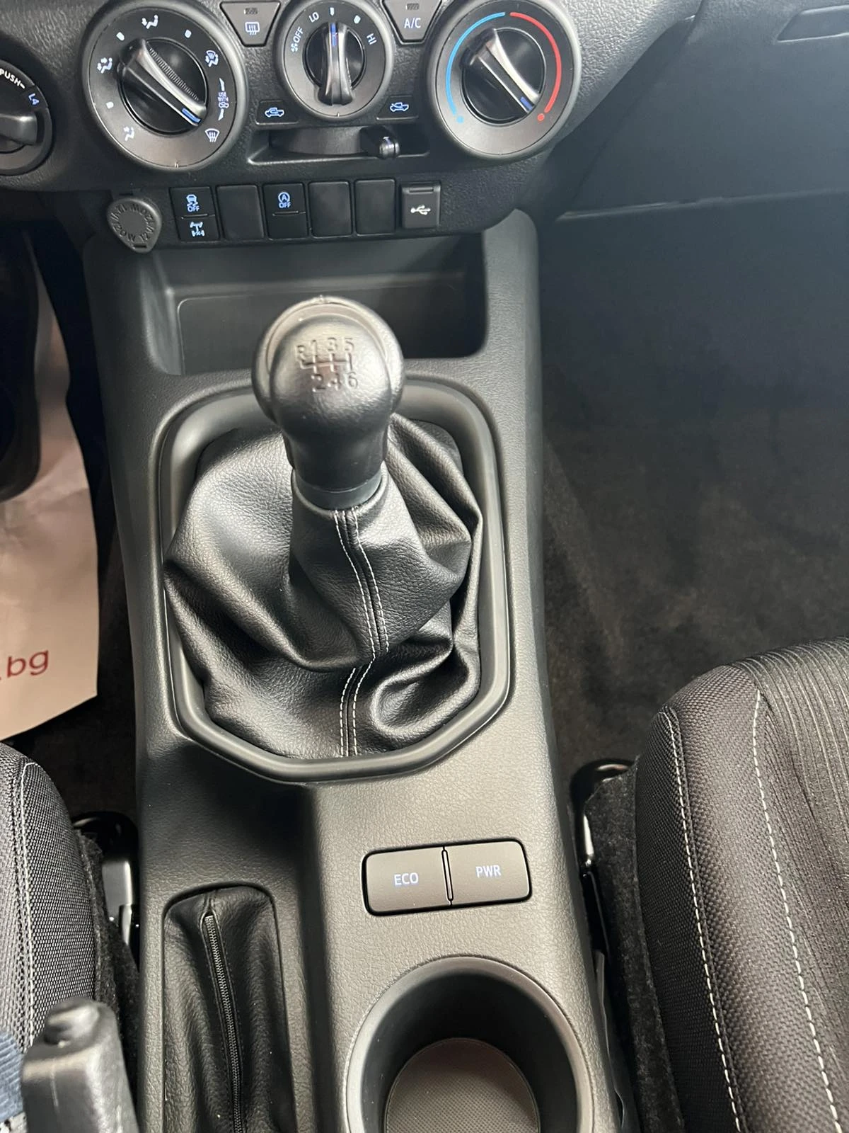 Toyota Hilux 2.8D 6MT Comfort, снимка 16 - Автомобили и джипове - 54365373