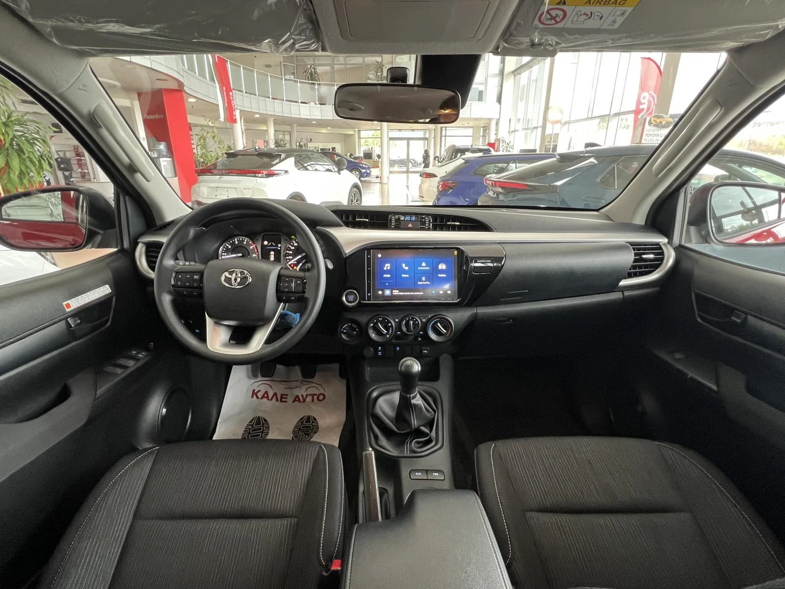 Toyota Hilux 2.8D 6MT Comfort, снимка 12 - Автомобили и джипове - 54365373