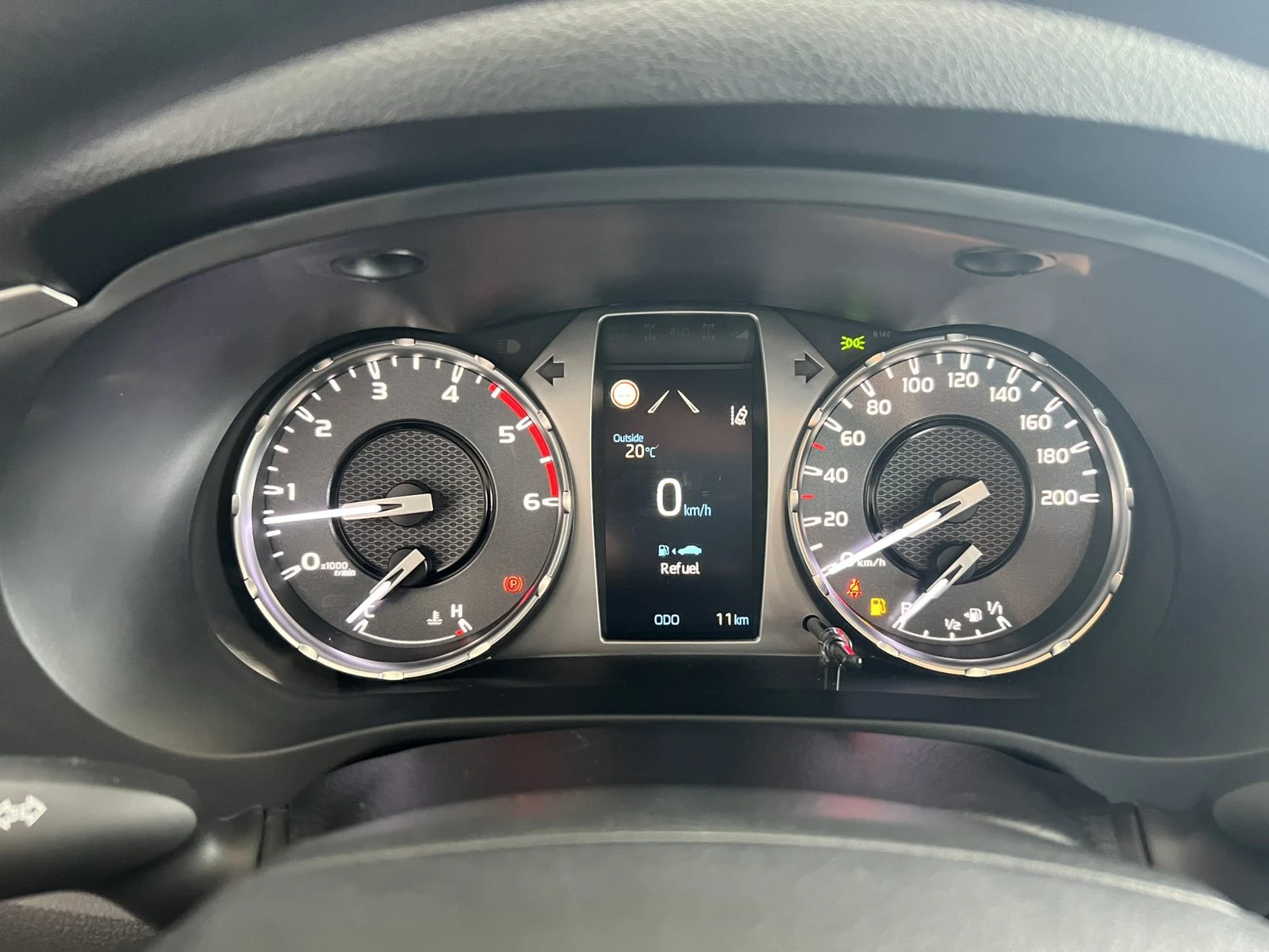 Toyota Hilux 2.8D 6MT Comfort, снимка 13 - Автомобили и джипове - 54365373