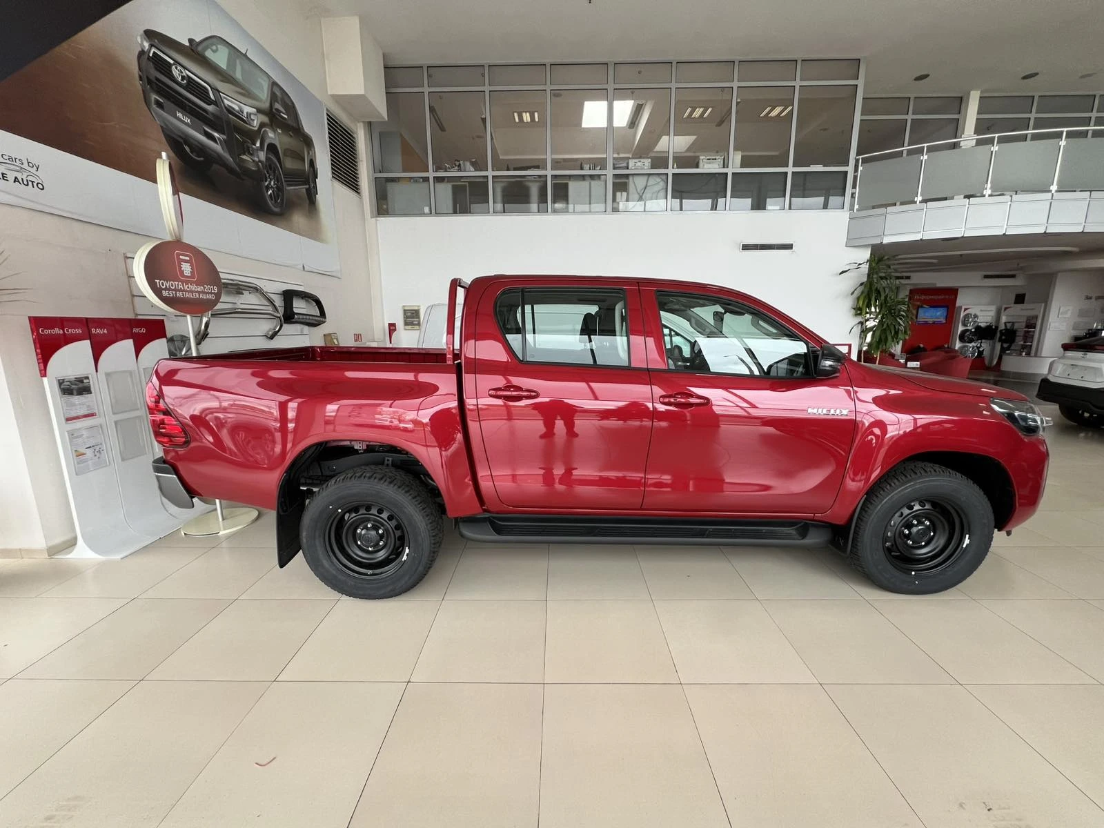 Toyota Hilux 2.8D 6MT Comfort, снимка 4 - Автомобили и джипове - 54365373
