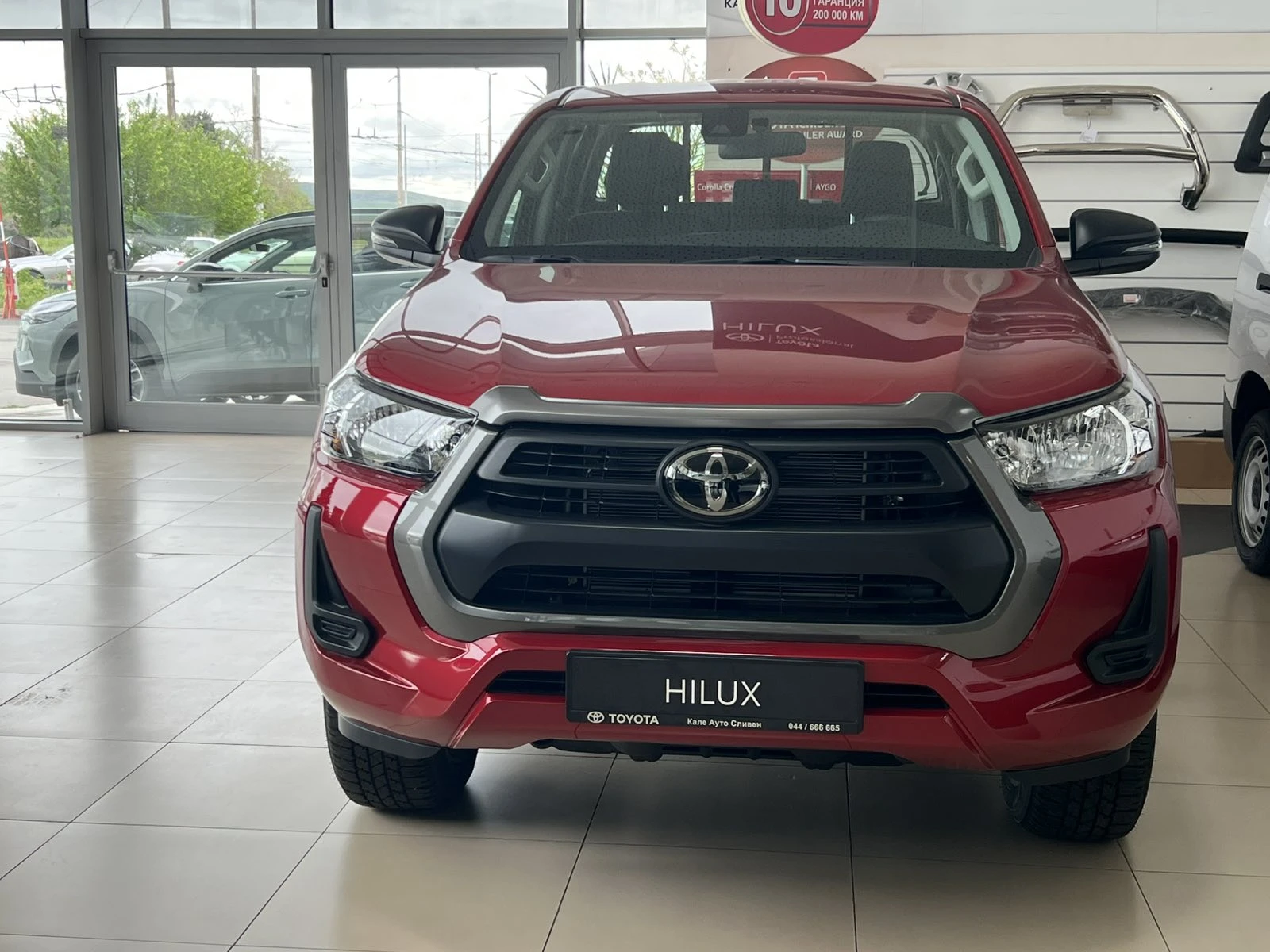 Toyota Hilux 2.8D 6MT Comfort, снимка 2 - Автомобили и джипове - 54365373