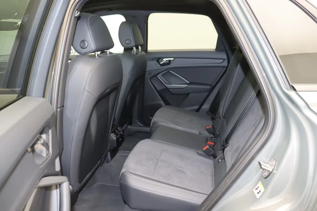 Audi Q3 40TDI/193HP/S-LINE/QUATTRO/MATRIX/PANO/360/275q, снимка 13 - Автомобили и джипове - 54466644