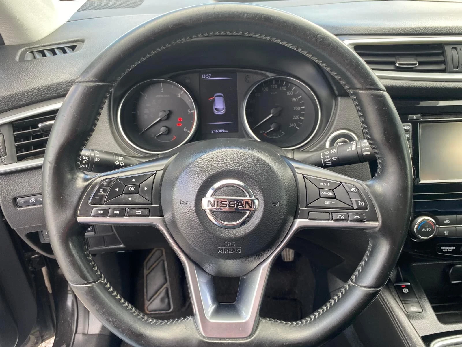 Nissan Qashqai 1.5 dCi Tekna+ , снимка 7 - Автомобили и джипове - 54810375