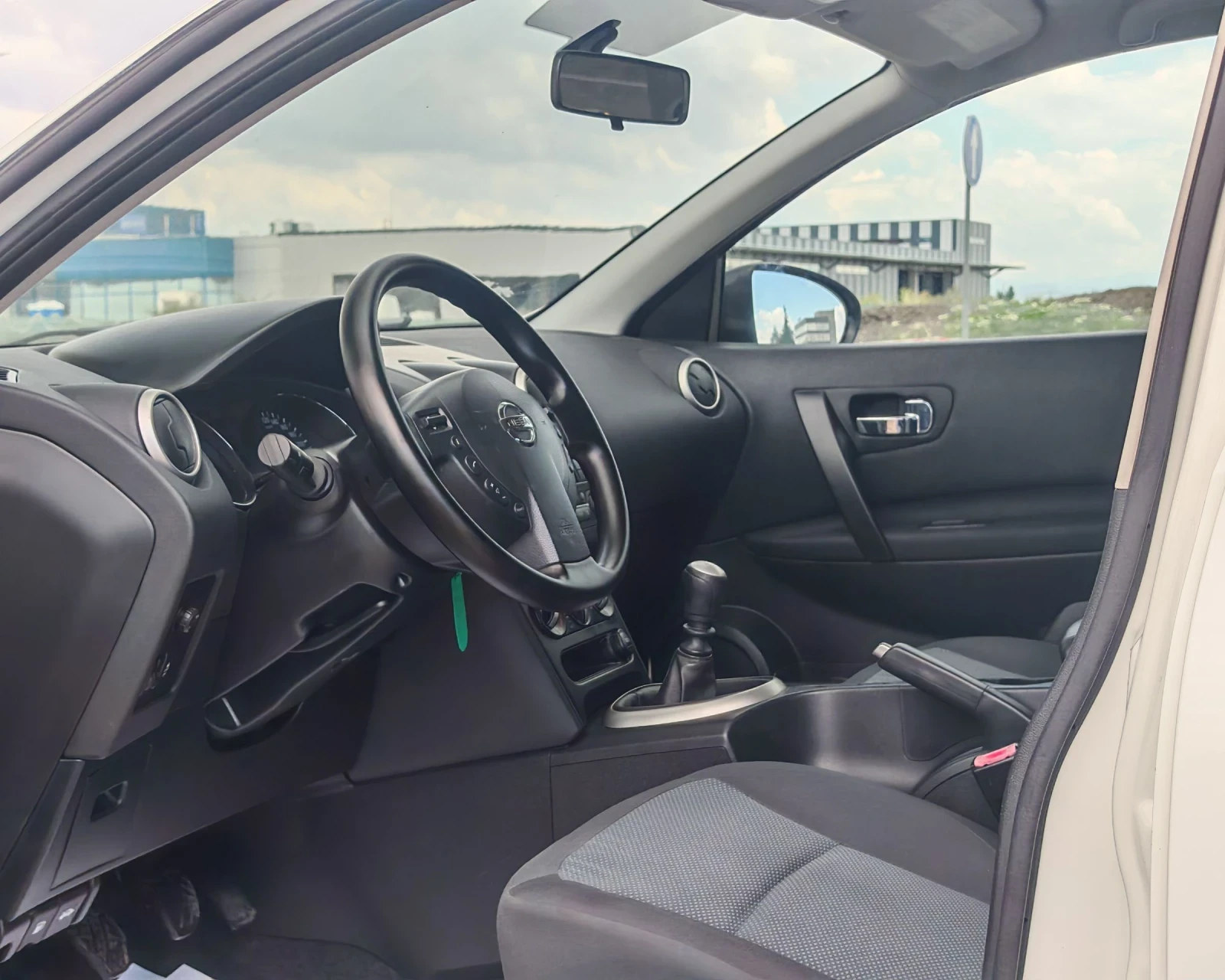 Nissan Qashqai 1.5 110  К.С. ДИЗЕЛ! 134 000 КМ! , снимка 8 - Автомобили и джипове - 54969951