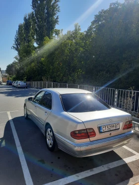  Mercedes-Benz E 320