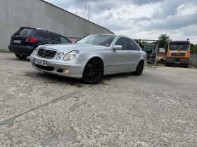     Mercedes-Benz E 220      