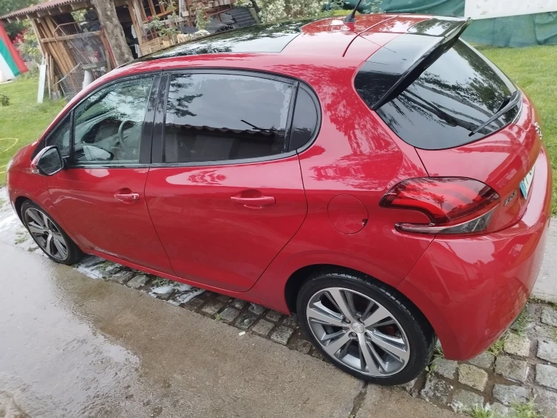 Peugeot 208 1.6 Ehdi, снимка 6 - Автомобили и джипове - 47294357