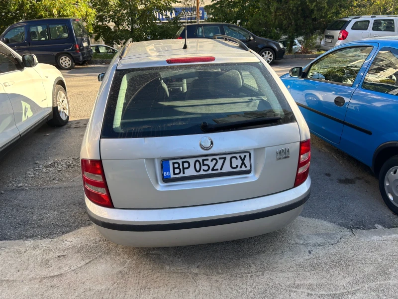 Skoda Fabia 1.2 i (64 кс), снимка 4 - Автомобили и джипове - 47574727