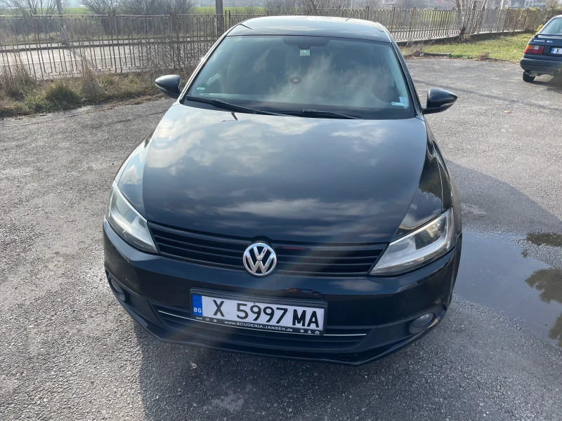 VW Jetta 1, 6 ТДИ, снимка 1 - Автомобили и джипове - 48315461