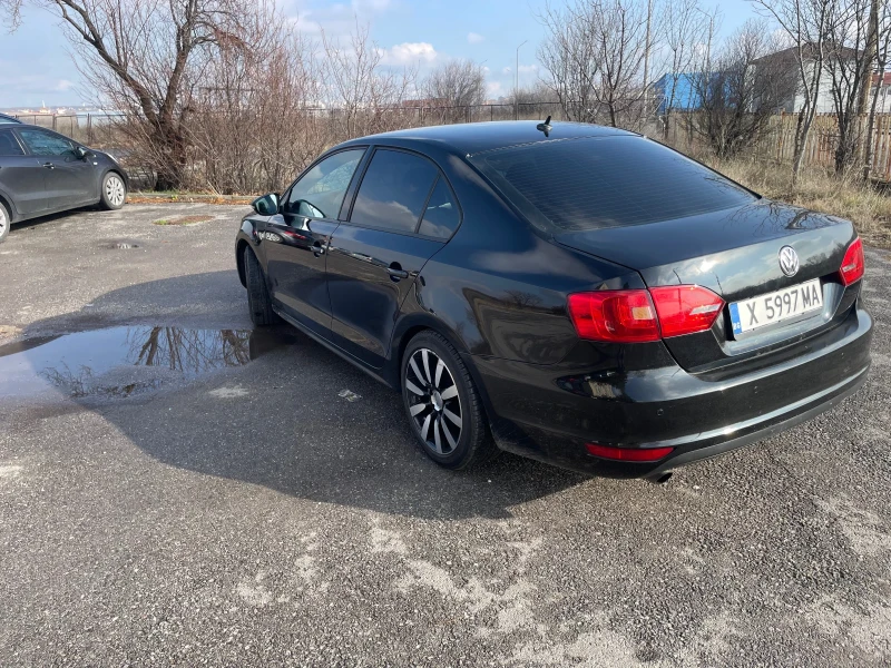 VW Jetta 1, 6 ТДИ, снимка 4 - Автомобили и джипове - 48315461