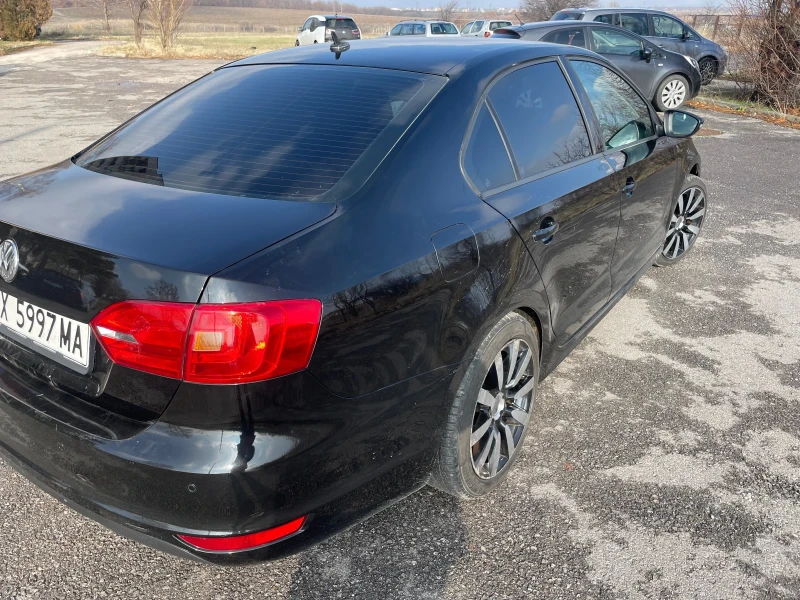 VW Jetta 1, 6 ТДИ, снимка 6 - Автомобили и джипове - 48315461