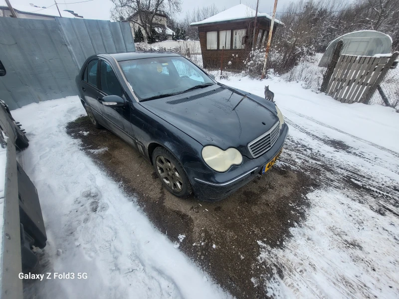 Mercedes-Benz C 220 Avantgarde, снимка 4 - Автомобили и джипове - 48827771