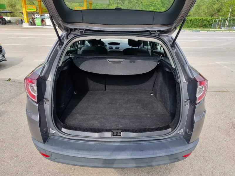 Renault Megane 1.6i ШВЕЙЦАРИЯ, снимка 6 - Автомобили и джипове - 50296229