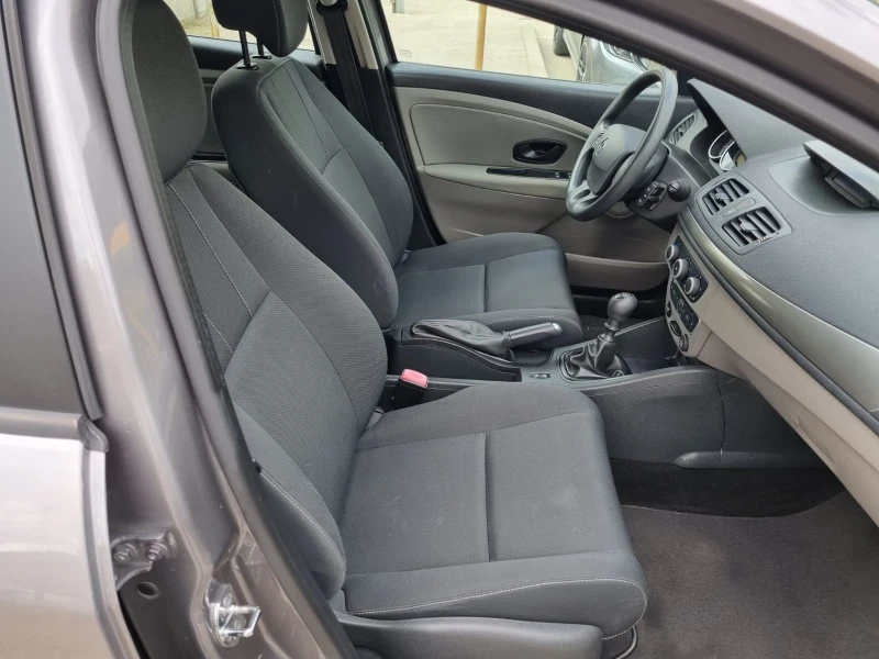 Renault Megane 1.6i ШВЕЙЦАРИЯ, снимка 8 - Автомобили и джипове - 50296229