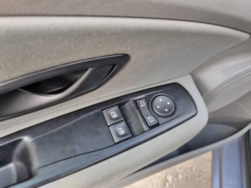 Renault Megane 1.6i ШВЕЙЦАРИЯ, снимка 13 - Автомобили и джипове - 50296229