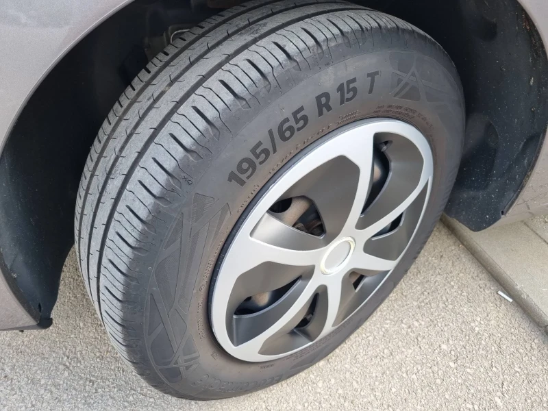 Renault Megane 1.6i ШВЕЙЦАРИЯ, снимка 14 - Автомобили и джипове - 50296229