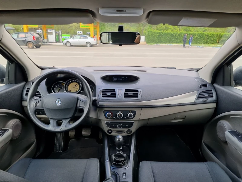 Renault Megane 1.6i ШВЕЙЦАРИЯ, снимка 9 - Автомобили и джипове - 50296229