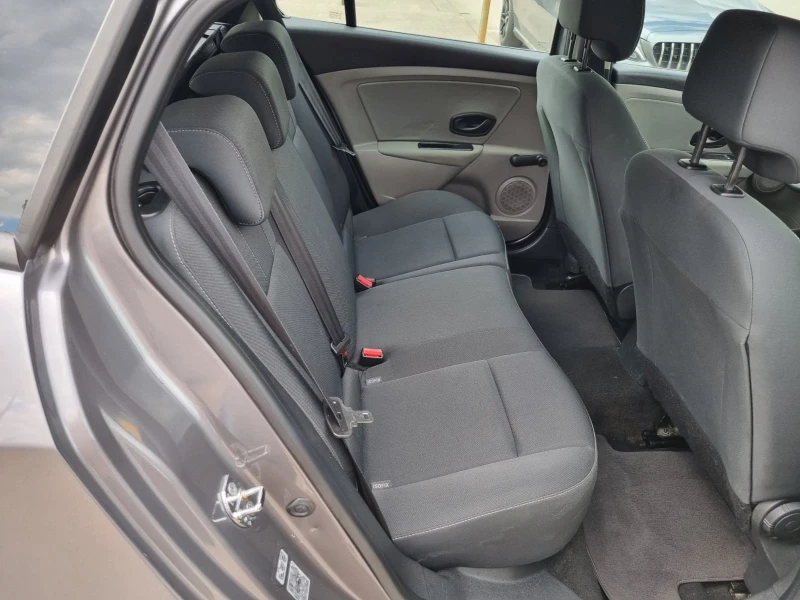 Renault Megane 1.6i ШВЕЙЦАРИЯ, снимка 7 - Автомобили и джипове - 50296229