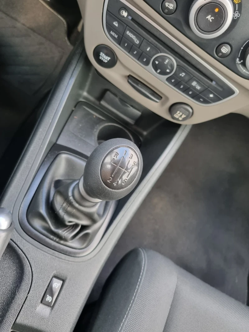 Renault Megane 1.6i ШВЕЙЦАРИЯ, снимка 12 - Автомобили и джипове - 50296229