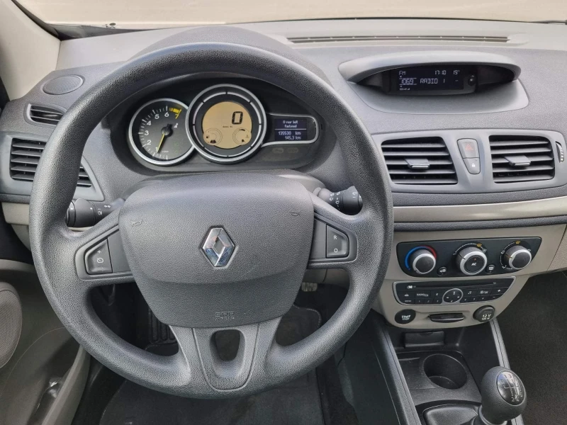 Renault Megane 1.6i ШВЕЙЦАРИЯ, снимка 10 - Автомобили и джипове - 50296229