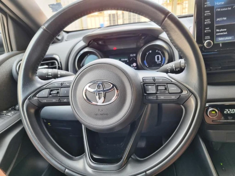 Toyota Yaris 1.5 hybrid, снимка 15 - Автомобили и джипове - 52532512