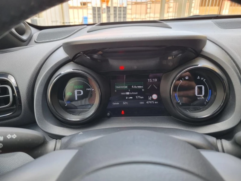 Toyota Yaris 1.5 hybrid, снимка 14 - Автомобили и джипове - 52532512