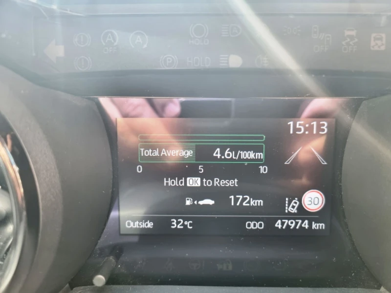 Toyota Yaris 1.5 hybrid, снимка 10 - Автомобили и джипове - 52532512