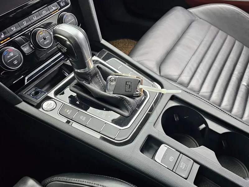 VW Passat 2.0 TDI, снимка 9 - Автомобили и джипове - 54299810