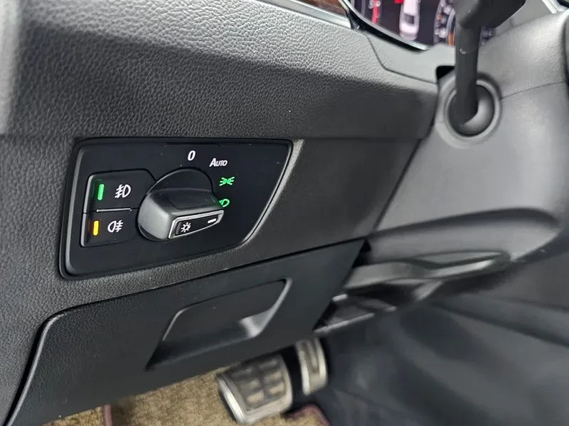 VW Passat 2.0 TDI, снимка 14 - Автомобили и джипове - 54299810