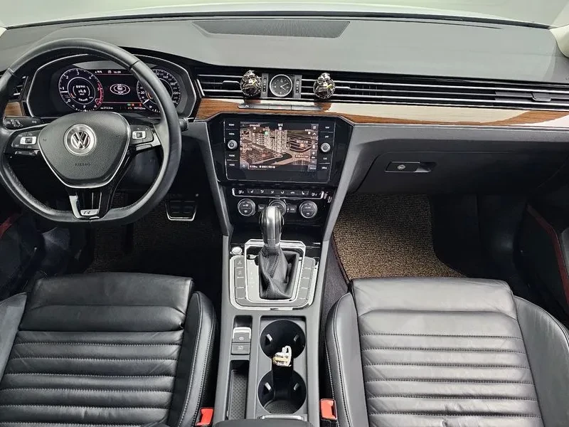 VW Passat 2.0 TDI, снимка 7 - Автомобили и джипове - 54299810