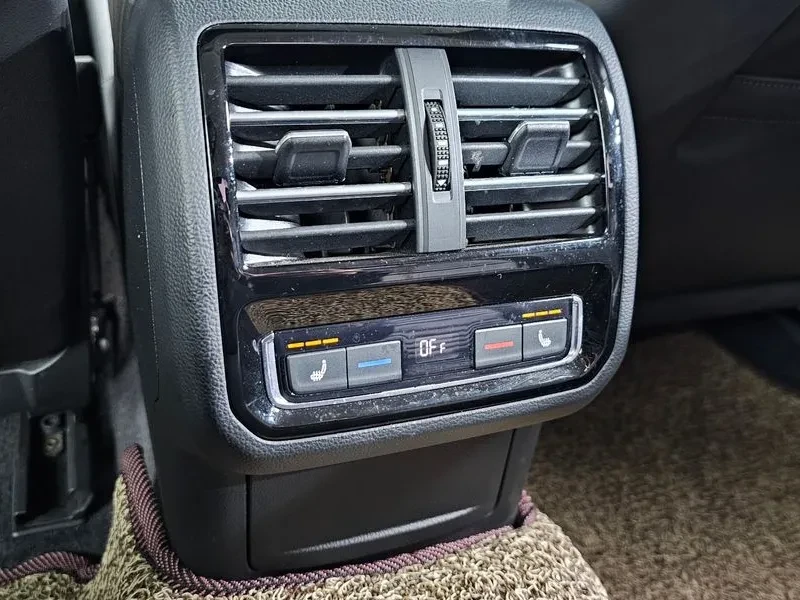 VW Passat 2.0 TDI, снимка 17 - Автомобили и джипове - 54299810