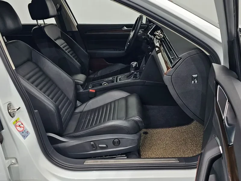 VW Passat 2.0 TDI, снимка 12 - Автомобили и джипове - 54299810