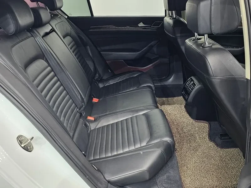 VW Passat 2.0 TDI, снимка 11 - Автомобили и джипове - 54299810