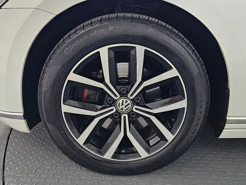 VW Passat 2.0 TDI, снимка 5 - Автомобили и джипове - 54299810