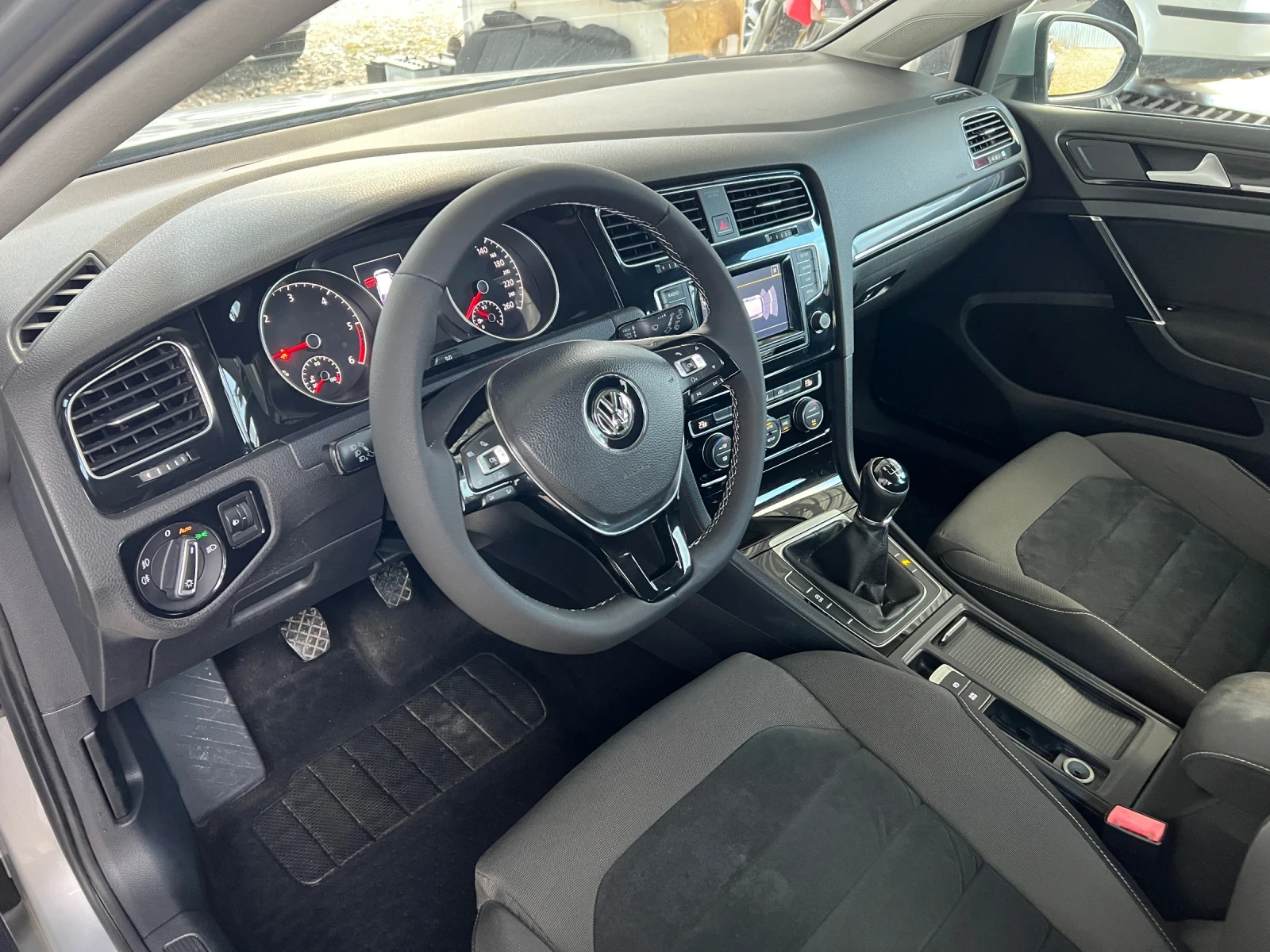 VW Golf 7 1.6TDI 105к.с. Навигация/Мулти-волан/парк асист - изображение 10