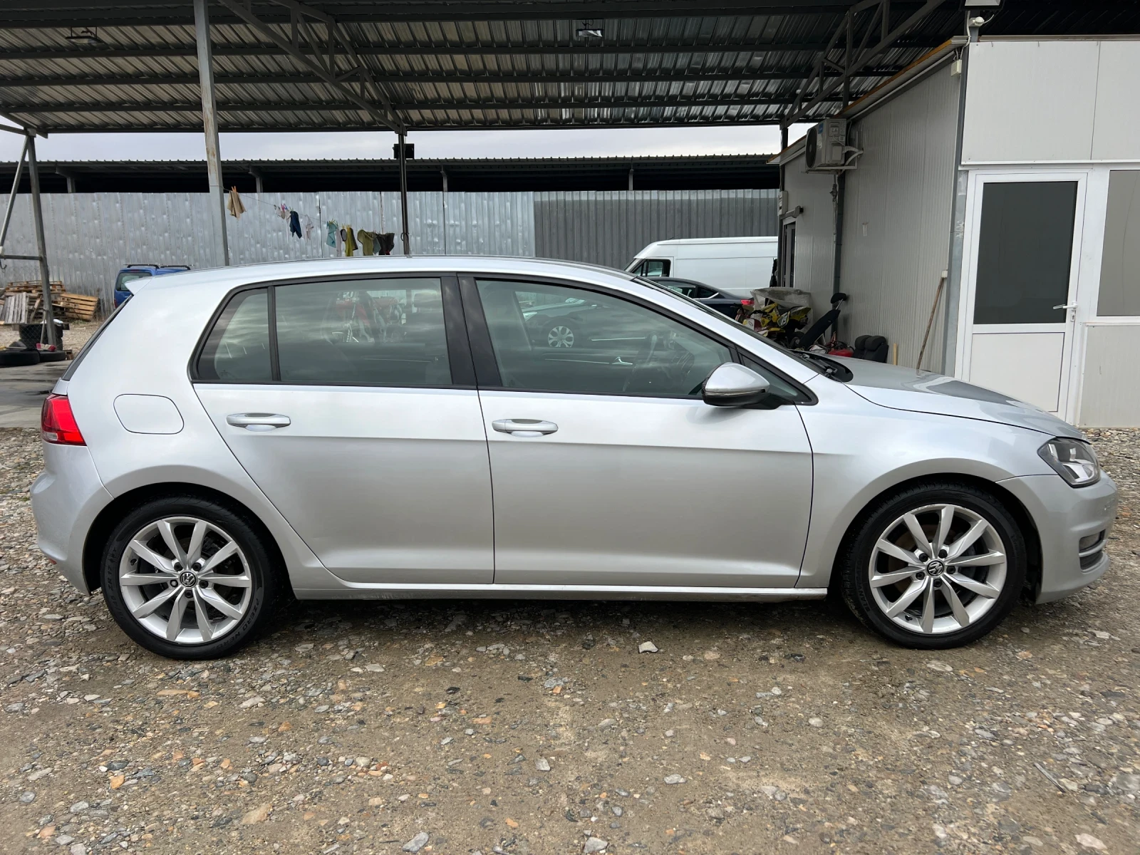 VW Golf 7 1.6TDI 105к.с. Навигация/Мулти-волан/парк асист - изображение 4